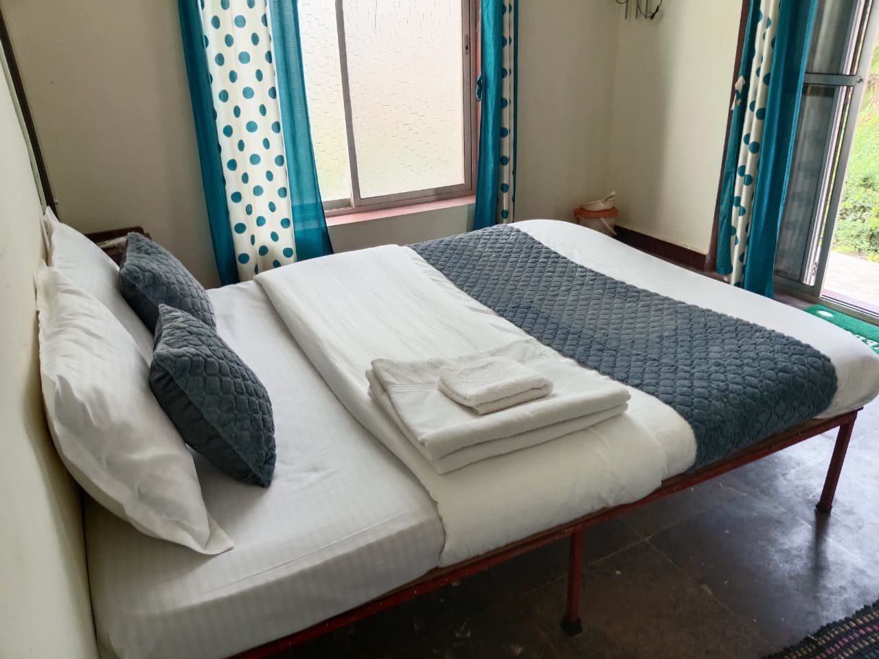 Standard Cottages bedroom